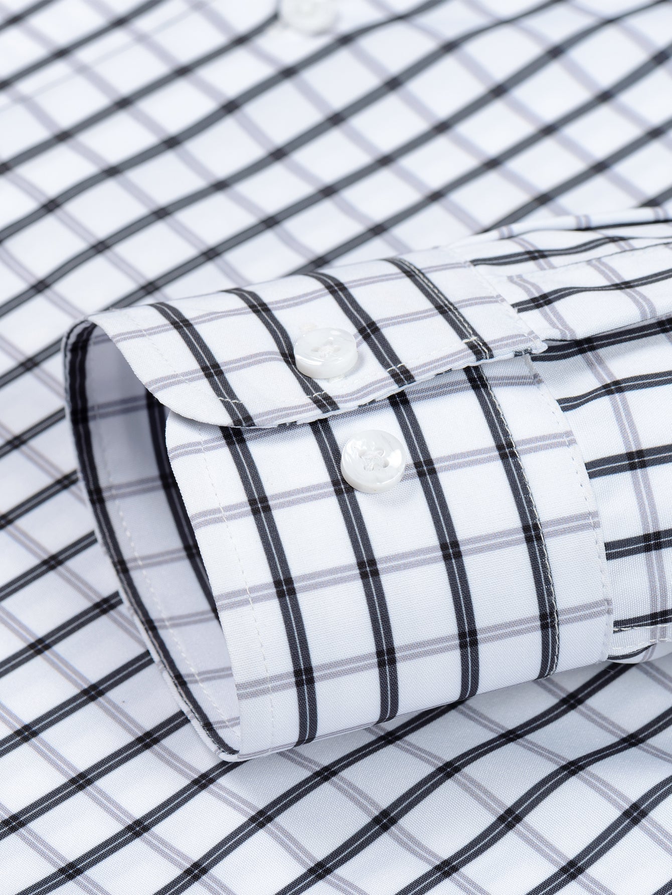 William Checkered long-sleeved button-down shirt